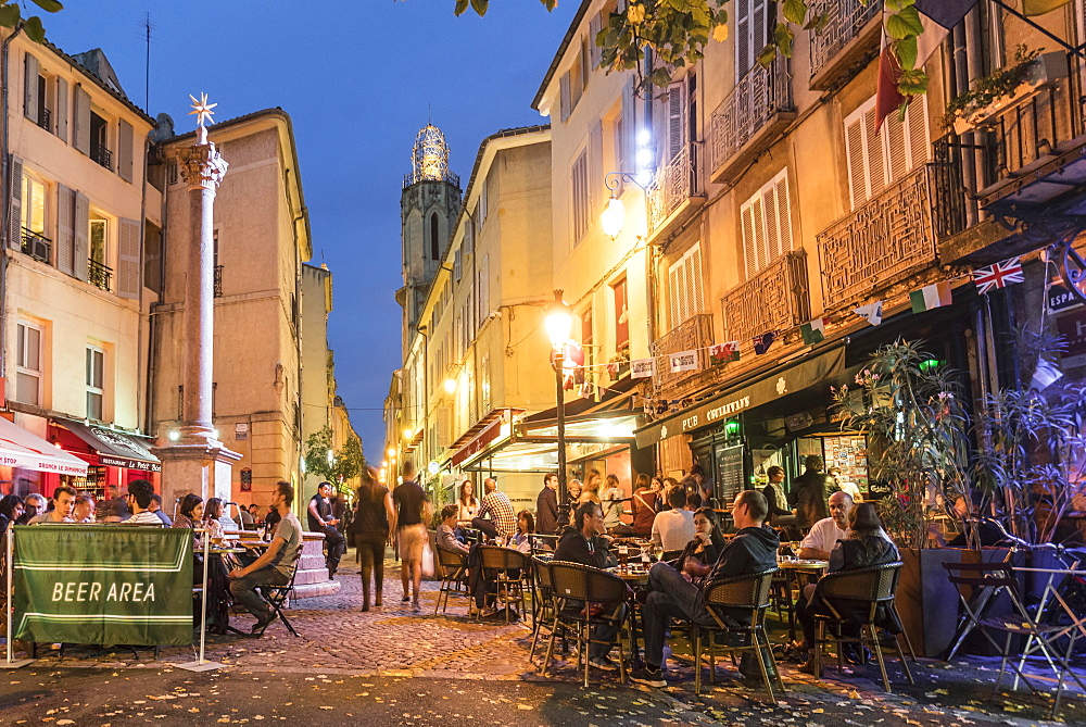 Street cafes on Place des Augustins in Vieil Aix the old quarter of Aix en Provence, Bouches du Rhone, Provence, Cote d'Azur, France