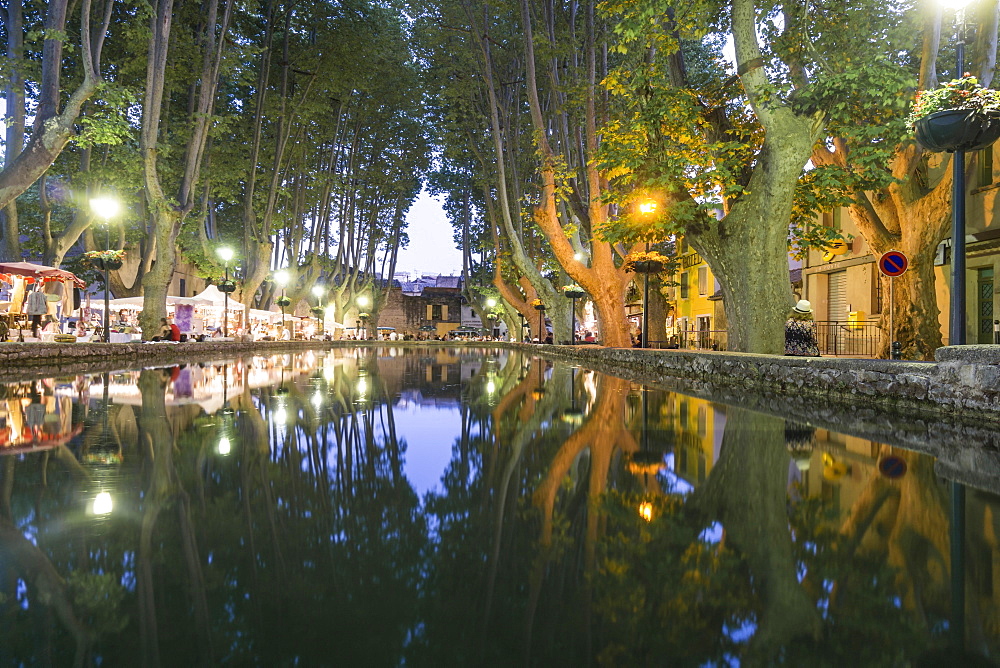 The Etang, Pond with Platane trees, Cucuron, Provencial Village, Vaucluse department, Provence-Alpes-Cote d’Azur, France