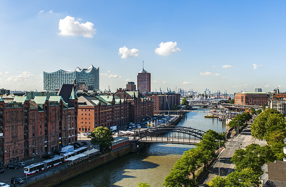 Hamburgs new Elbphilharmonie and old trading houses in Speichercity, modern architecture in Hamburg, Hamburg, north Germany, Germany