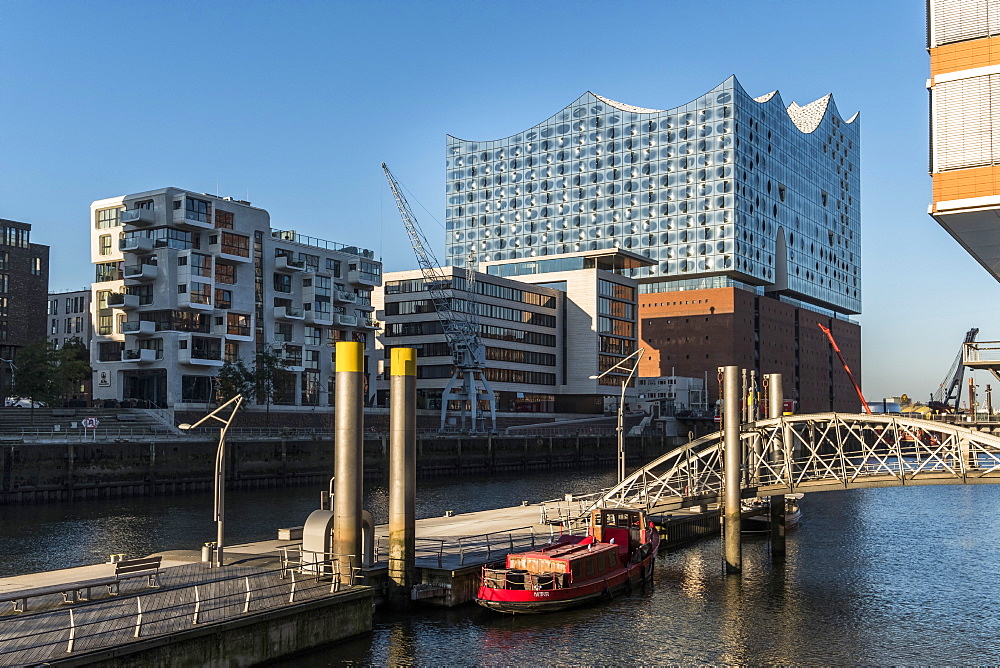 Hamburgs new Elbphilharmonie and the hafencity at Sandtorkai, modern architecture in Hamburg, Hamburg, north Germany, Germany