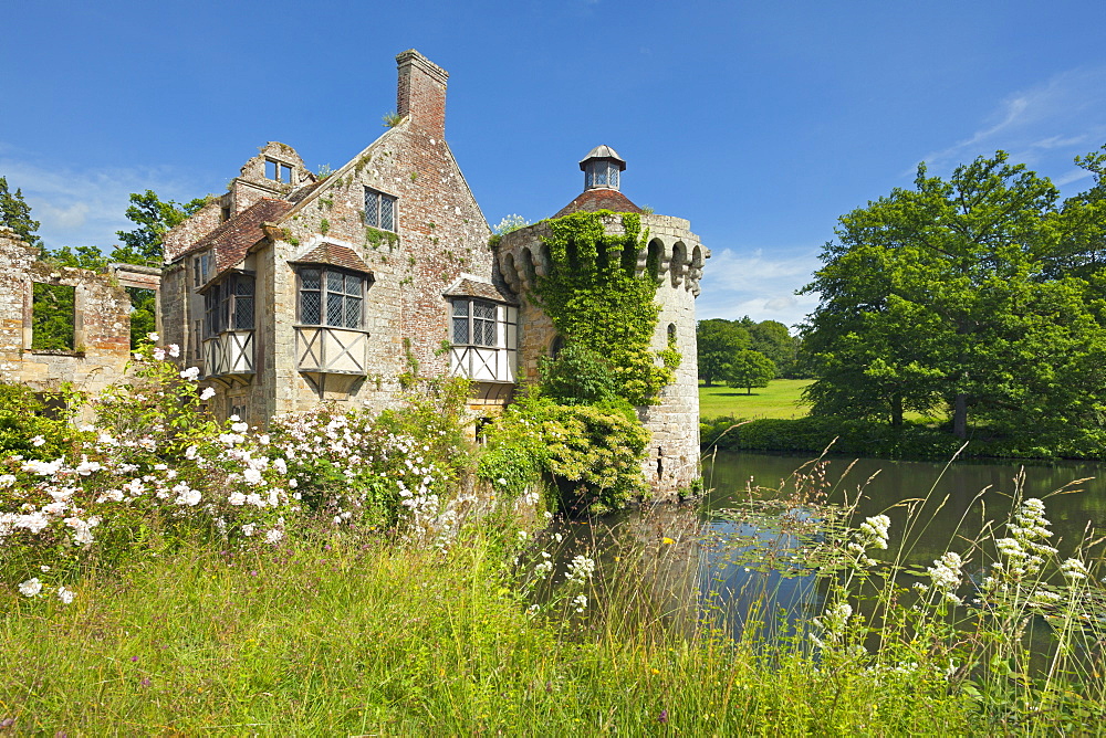 Moated castle, Scotney Castle, Kent, Great Britain