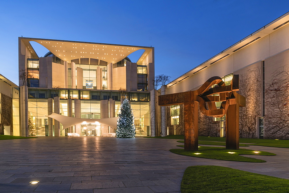 The Bundeskanzleramt, Federal Chancellery and Christmas tree, Tiergarten, Berlin, Germany