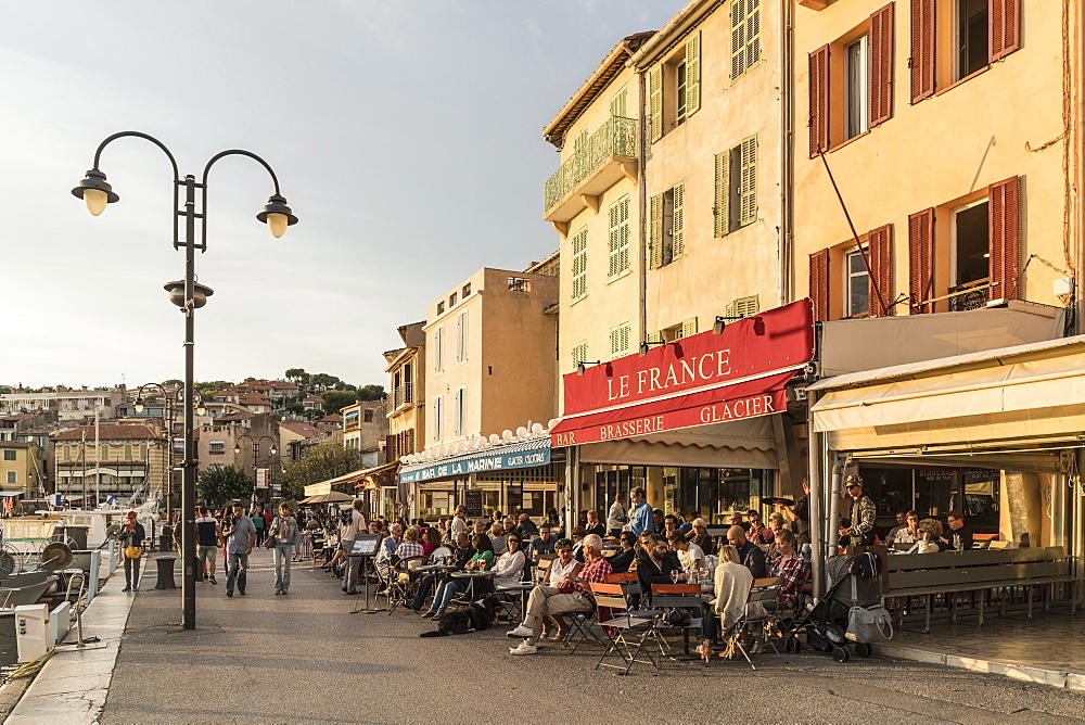 Restaurants in Cassis harbour Cassis, Cote d Azur, France