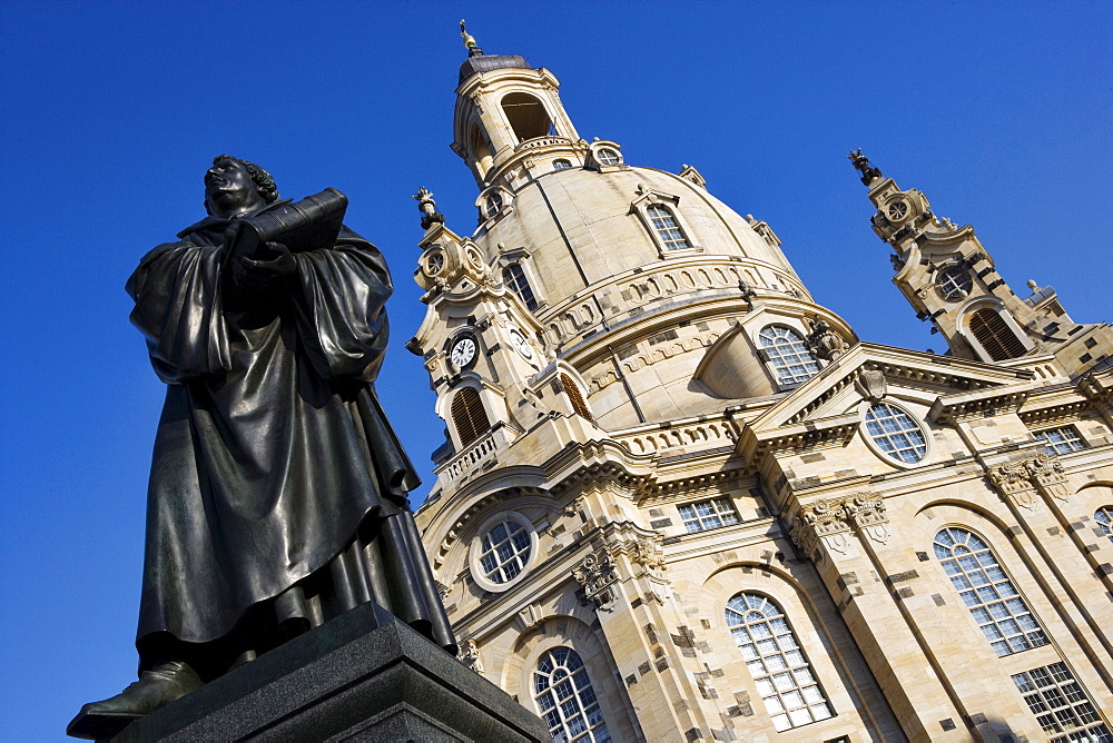 Martin Luther statue near Frauenkirche, Dresden, Saxony, Deutschland