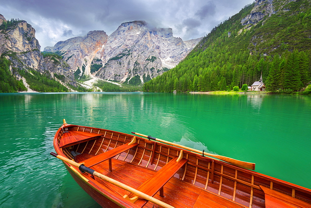 Boat, Lago Di Braies, Lago Di Braies, Seekofel, Dolomites, Alps, Italy, Europe