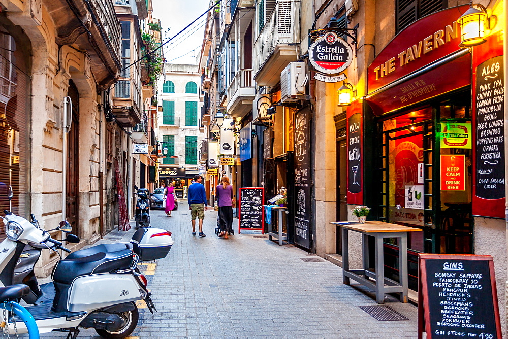 Bars and restaurants in the area called La Lonja, historic city centre, Ciutat Antiga, Palma de Mallorca, Majorca, Balearic Islands, Mediterranean Sea, Spain, Europe