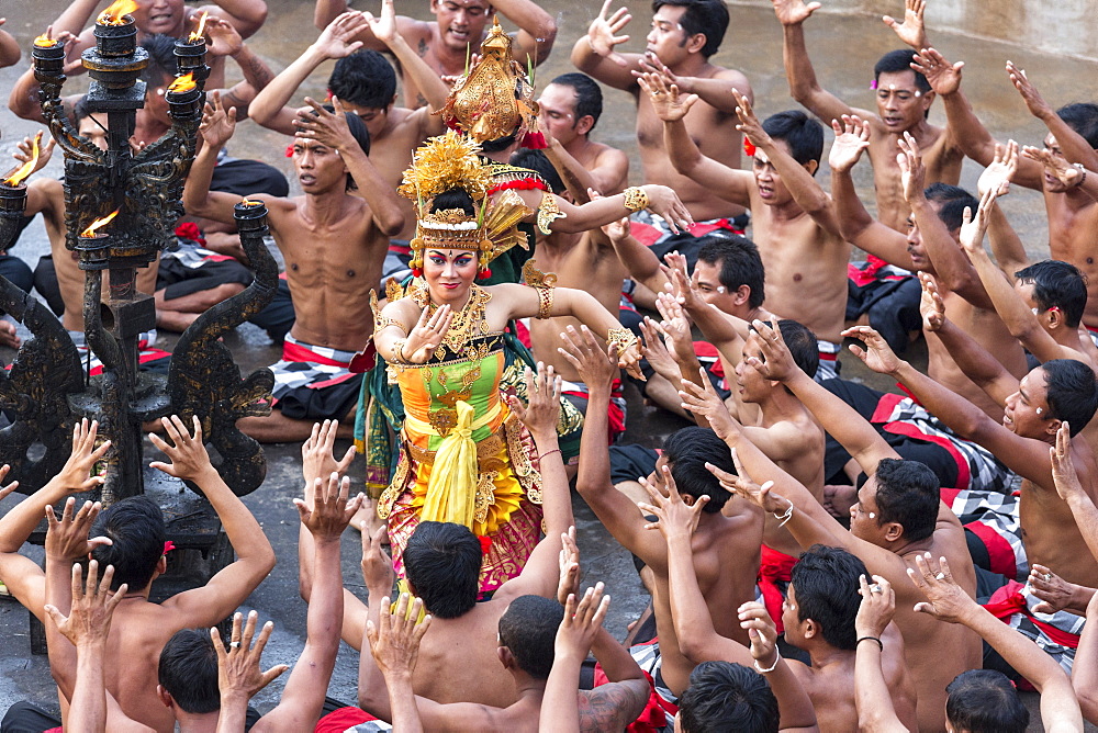 Kecak Fire Dance, Pura Uluwatu Temple, Uluwatu, Bali, Indonesia