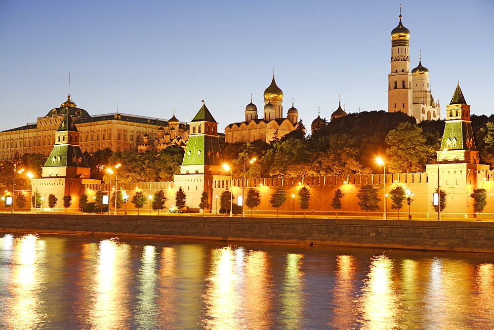 Moskva river and the Moscow Kremlin in the evening, Moscow, Russia