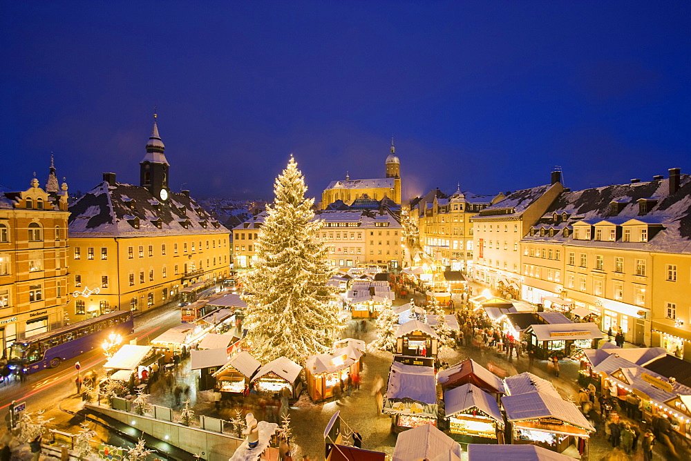 Christmas market, St. Anna church in background, Annaberg-Buchholz, Ore mountains, Saxony, Germany