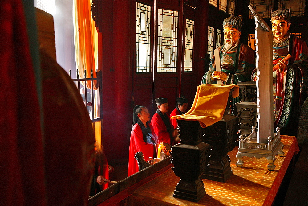 Taoist monks in Zhongyue temple Taoist Buddhist mountain, Song Shan, Henan province, China, Asia