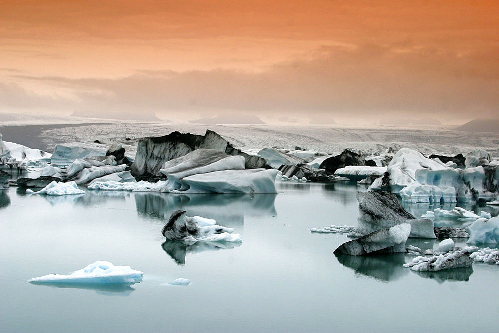 Iceland, Jokulsarlon Glacial Lagoon, Icebergs melting