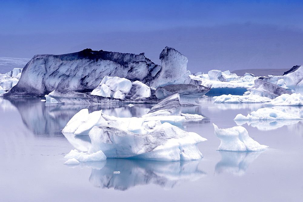 Iceland, Jokulsarlon Glacial Lagoon, Icebergs melting