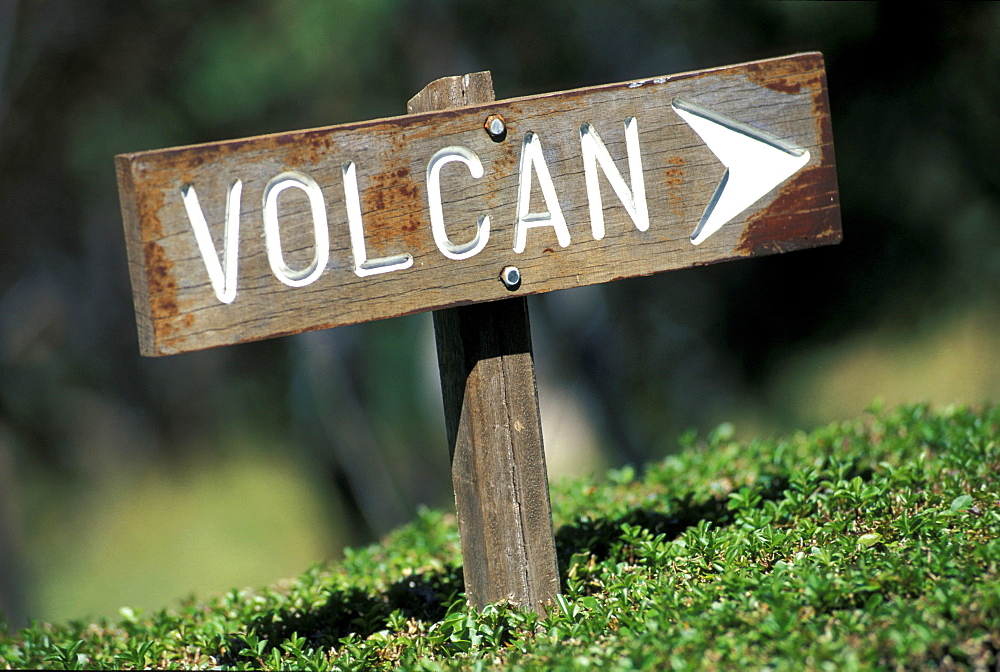 Signpost for the volcano, Gite de Volcan, Piton de la Fournaise, Ille de la Réunion, Indian Ocean