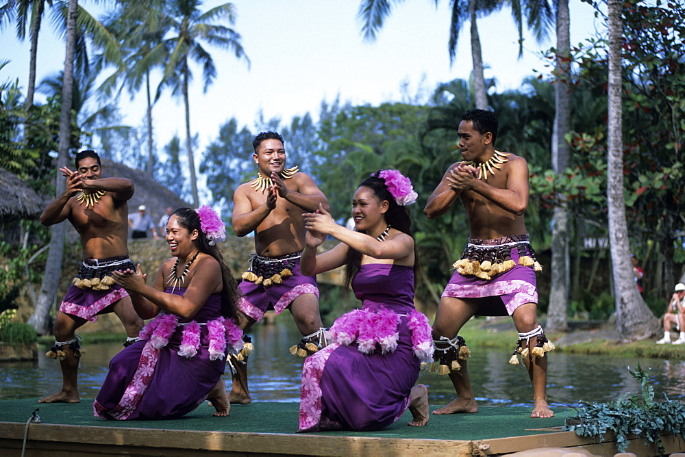 Polynesian Dance Performance, Polynesian Cultural Center, Laie, Oahu, Hawaii, USA