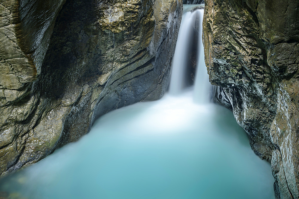 Gletscherbach flows through narrow Rosenlauischlucht, Gletscherschlucht Rosenlaui, Rosenlaui, Bernese Oberland, UNESCO World Natural Heritage Swiss Alps Jungfrau-Aletsch, Bernese Alps, Bern, Switzerland