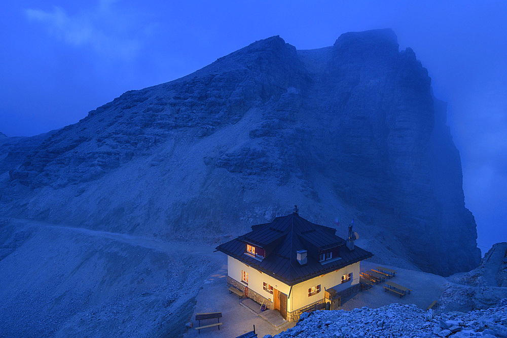 Hut Rifugio Forcella Pordoi at night, Sella Group, Dolomites, UNESCO World Natural Heritage Dolomites, Veneto, Veneto, Italy