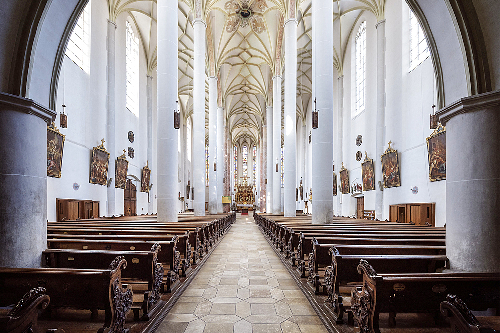 View to the altar in Stadtpfarrkirche St Martin, Lauingen, Dillingen district, Bavaria, Danube, Germany