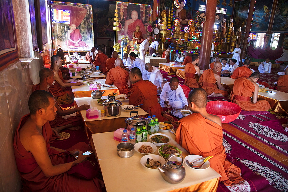 Buddhist monks from the Vipassana Dhura Mandala Meditation Center have lunch at the Udong Pagoda, Oudong (Udong), Kampong Speu, Cambodia, Asia