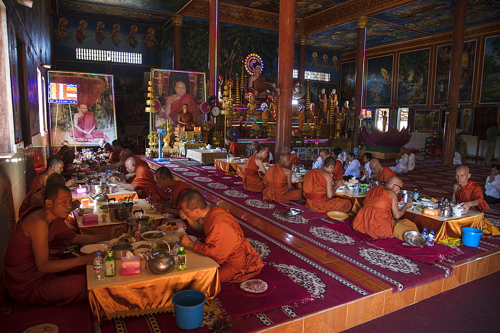 Buddhist monks from the Vipassana Dhura Mandala Meditation Center have lunch at the Udong Pagoda, Oudong (Udong), Kampong Speu, Cambodia, Asia