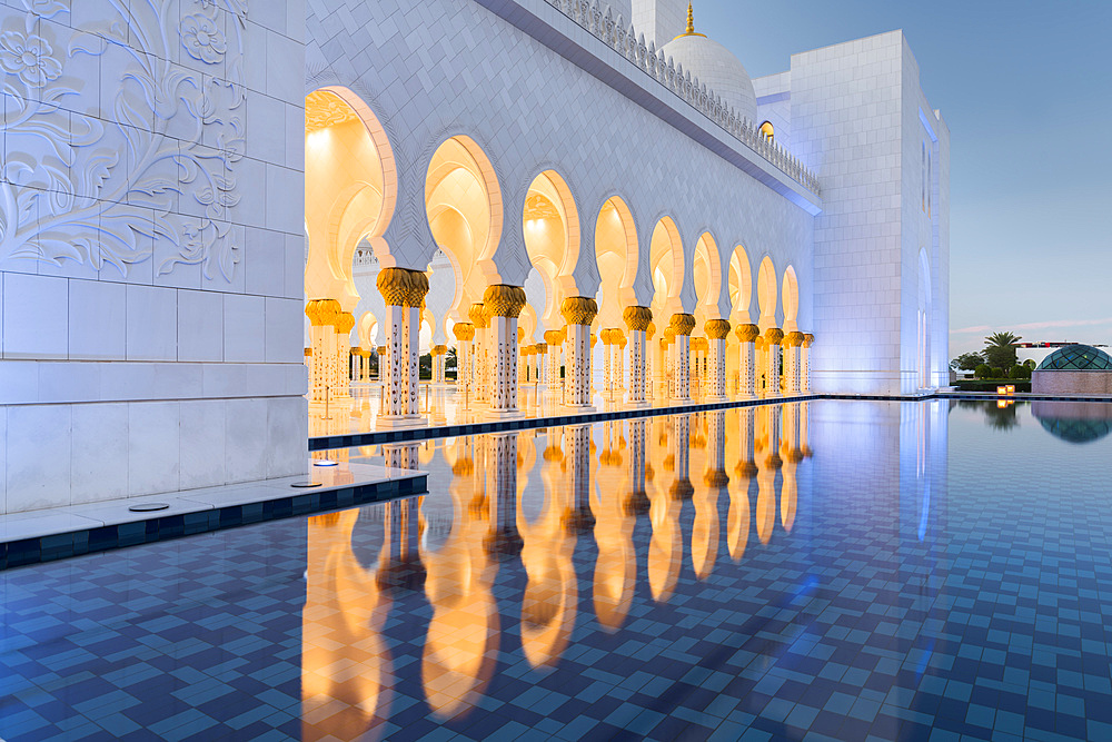 Sheikh Zayed Grand Mosque, Abu Dhabi, United Arab Emirates