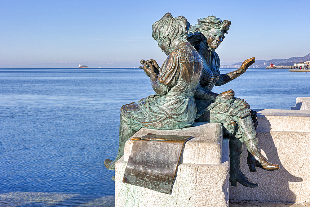 Bronze figures, Scala Reale, Molo Audace, Trieste, Friuli-Venezia Giulia, Italy