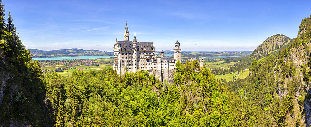 Neuschwanstein Castle from Marienbrücke, panorama, Bavarian Allgäu, Bavaria, Germany