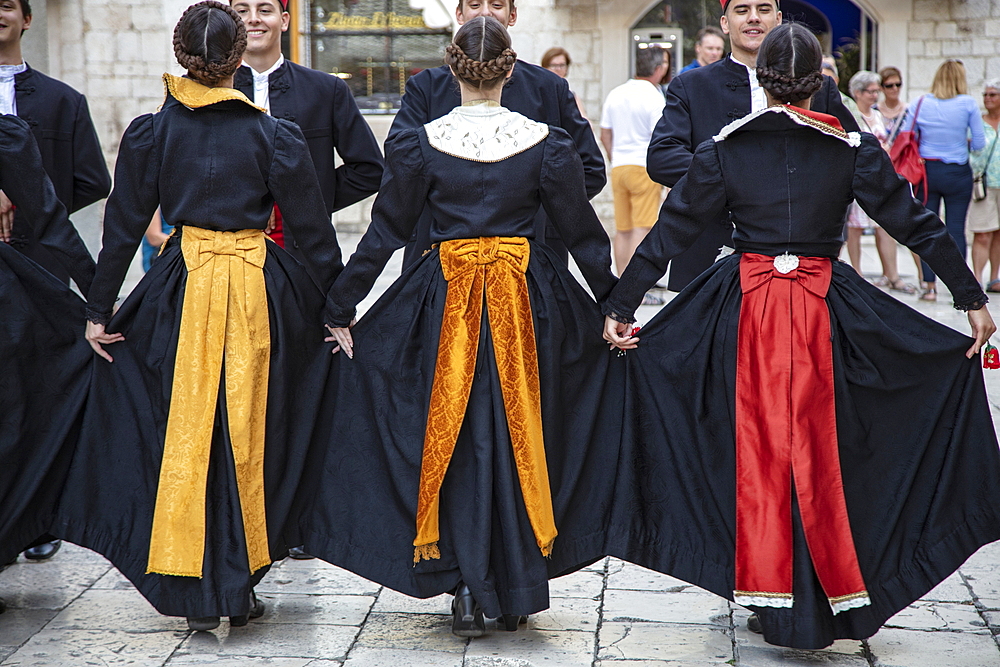 Folklore performance of a dance group in traditional costumes in the old town, Split, Split-Dalmatia, Croatia, Europe