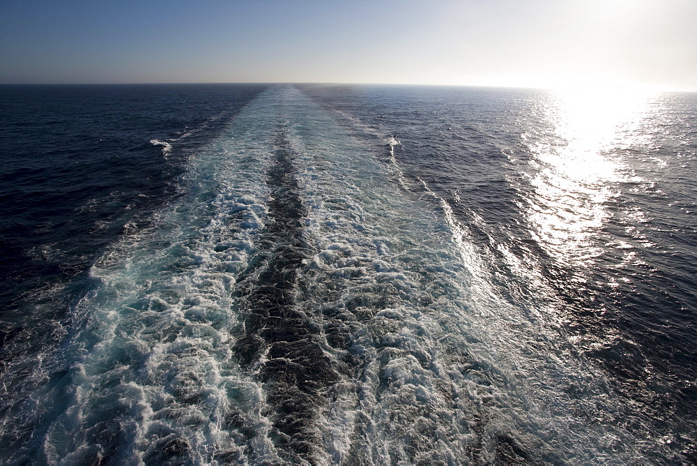 Cruise ship Queen Mary 2 stern with blackwash, Atlantic ocean, Transatlantic