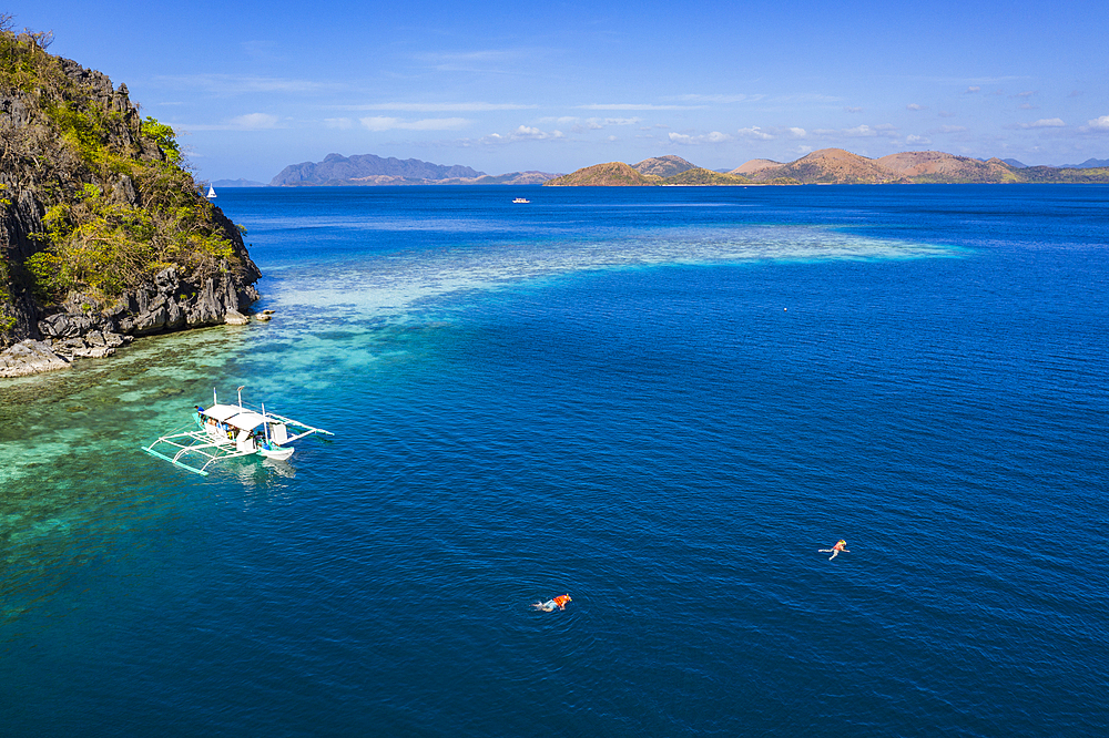 Aerial view of guests enjoying a snorkeling trip at the Skeleton Wreck shipwreck off Coron Island, Banuang Daan, Coron, Palawan, Philippines, Asia