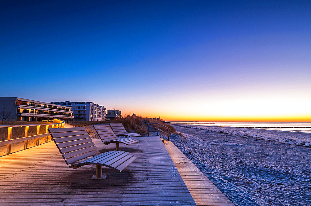 Beach sofas on the beach of Großenbrode at the blue hour, Ostseeheilbad Großenbrode, Großenbrode, Baltic Sea, Ostholstein, Schleswig-Holstein, Germany