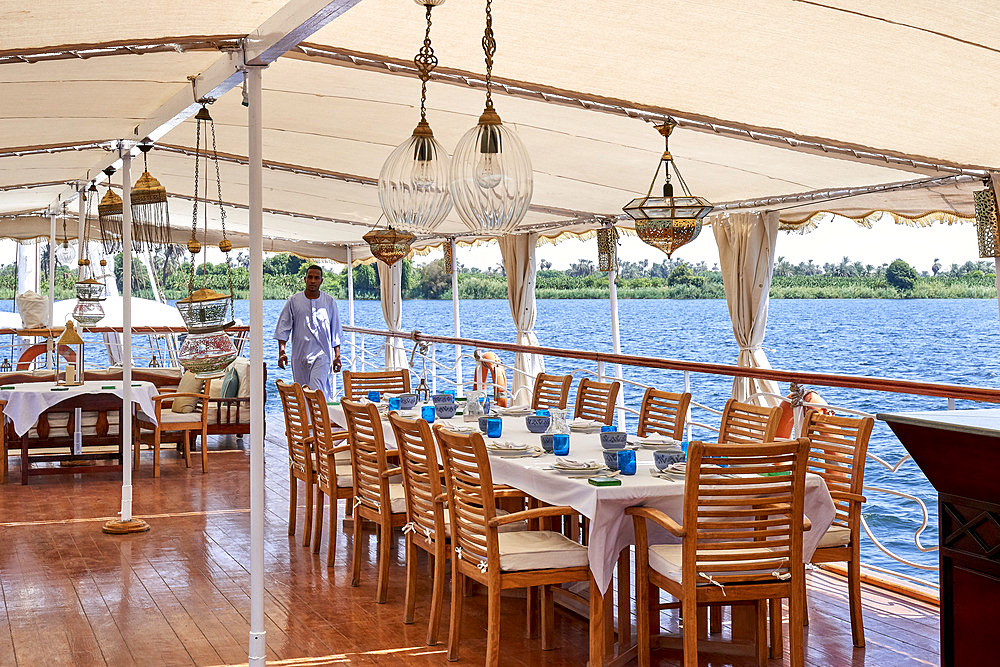 lazulli boat,egypt,river nile,deck,table,diner