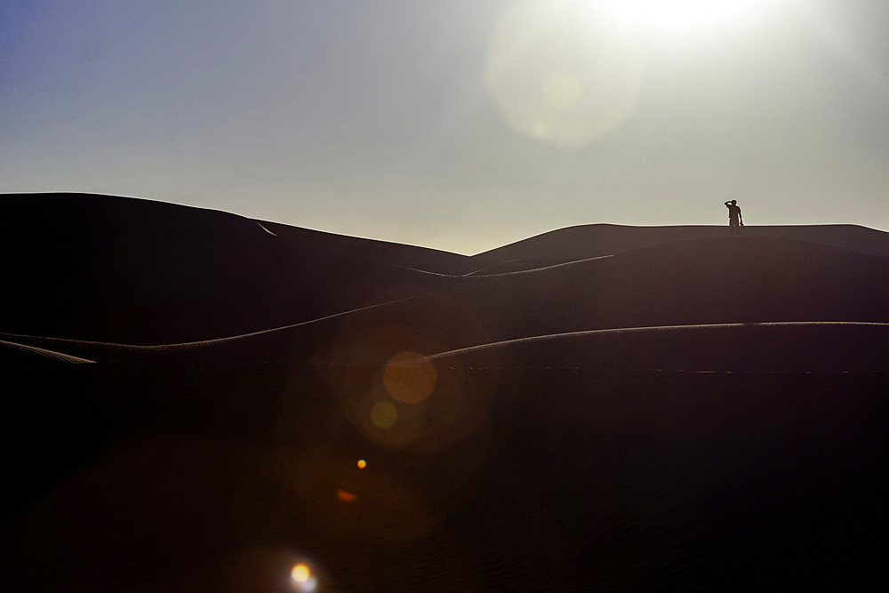 Africa, Morocco, Zagora, Sahara, Erg Lehoudi, man alone in the desert