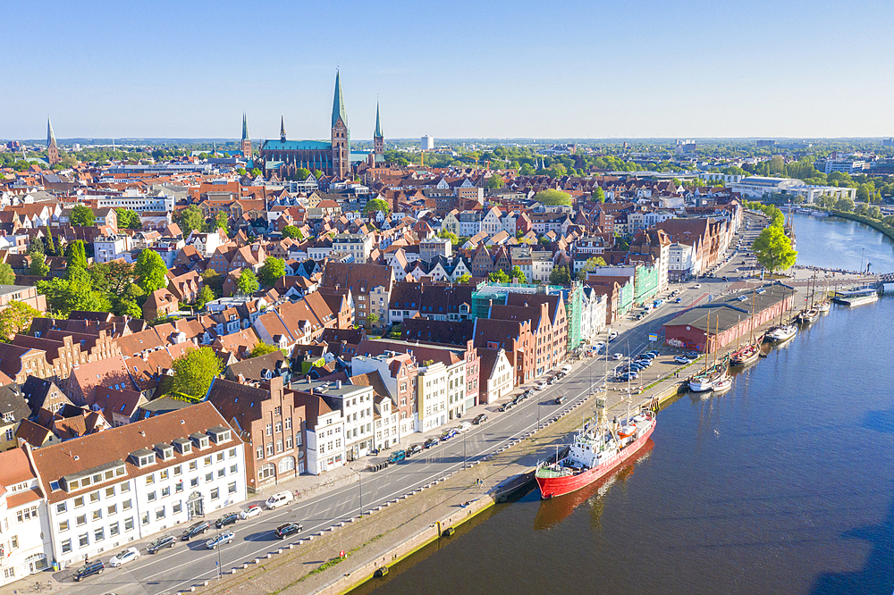 View of the Untertarve and the Marien Church, Hanseatic City of Luebeck, Schleswig-Holstein, Germany