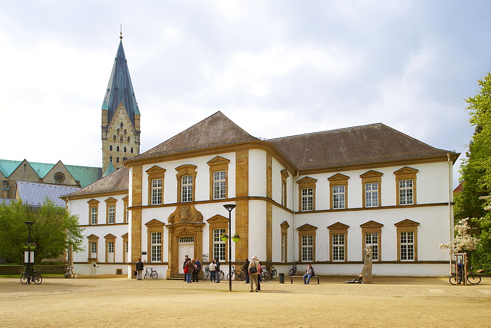 Former Domdechanei (nowadays library) and Cathedral (Dom), Strasse der Weserrenaissance, Paderborn, Teutoburger Wald, Lippe, Northrhine-Westphalia, Germany, Europe