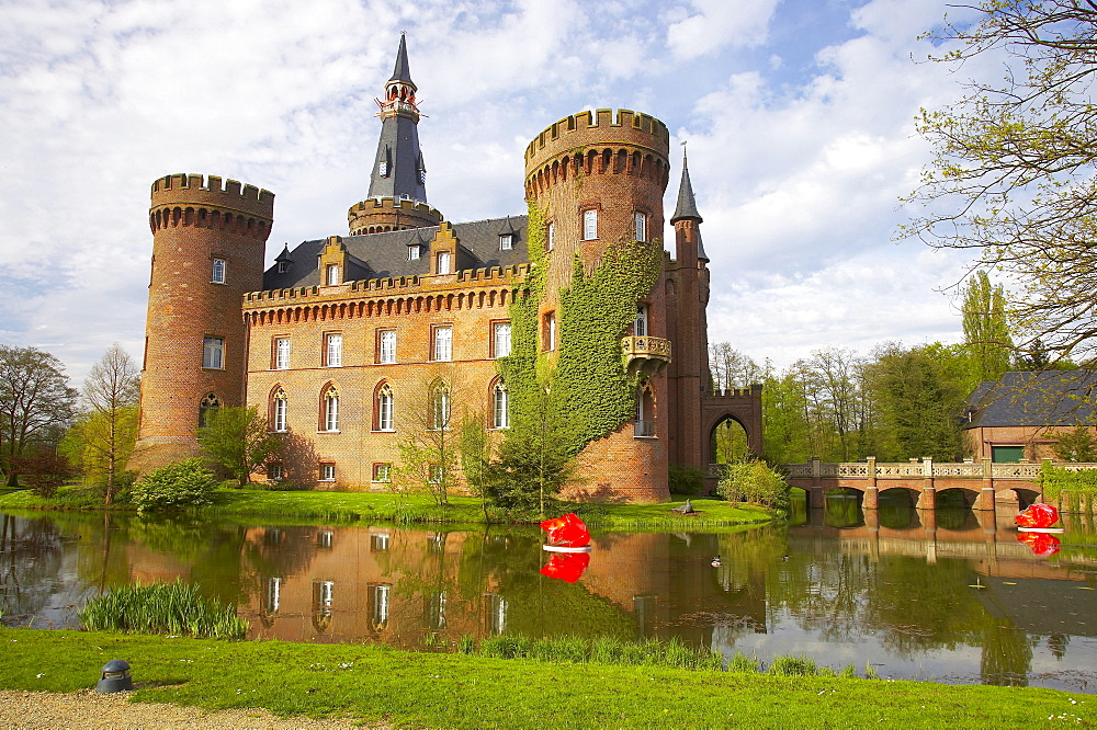 early evening at Schloss Moyland (castle), spring, Bedburg-Hau, Niederrhein, North Rhine-Westphalia, Germany, Europe