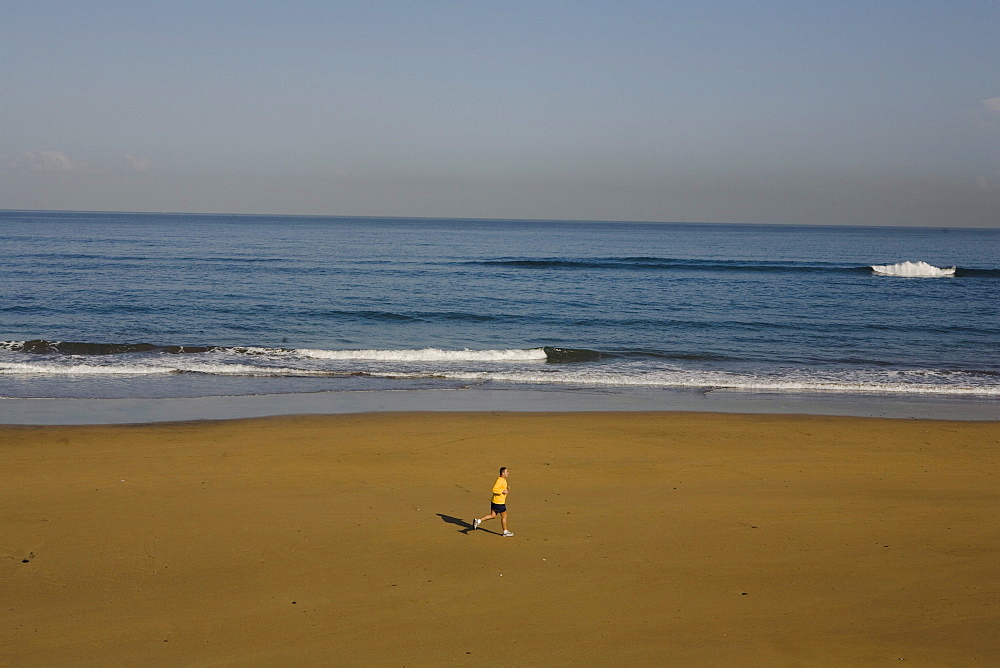 Lonesome jogger on the beach, Playa de las Canteras, Las Palmas de Gran Canaria, Gran Canaria, Canary Islands, Spain, Europe