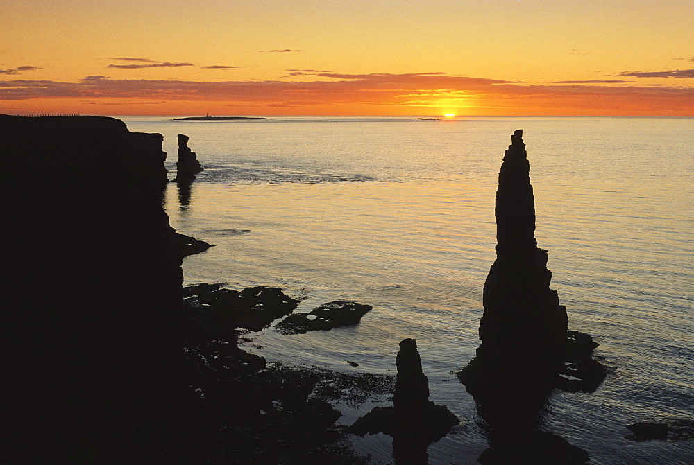 Sunrise at the Stacks of Duncansby, Duncansby Head, Highlands, Caithness, Scotland, Great Britain, Europe