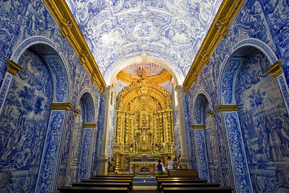 Interior view of church, Igreja Sao Lourenco, blue tiles and golden altar, chapel, Almancil, Algarve, Portugal