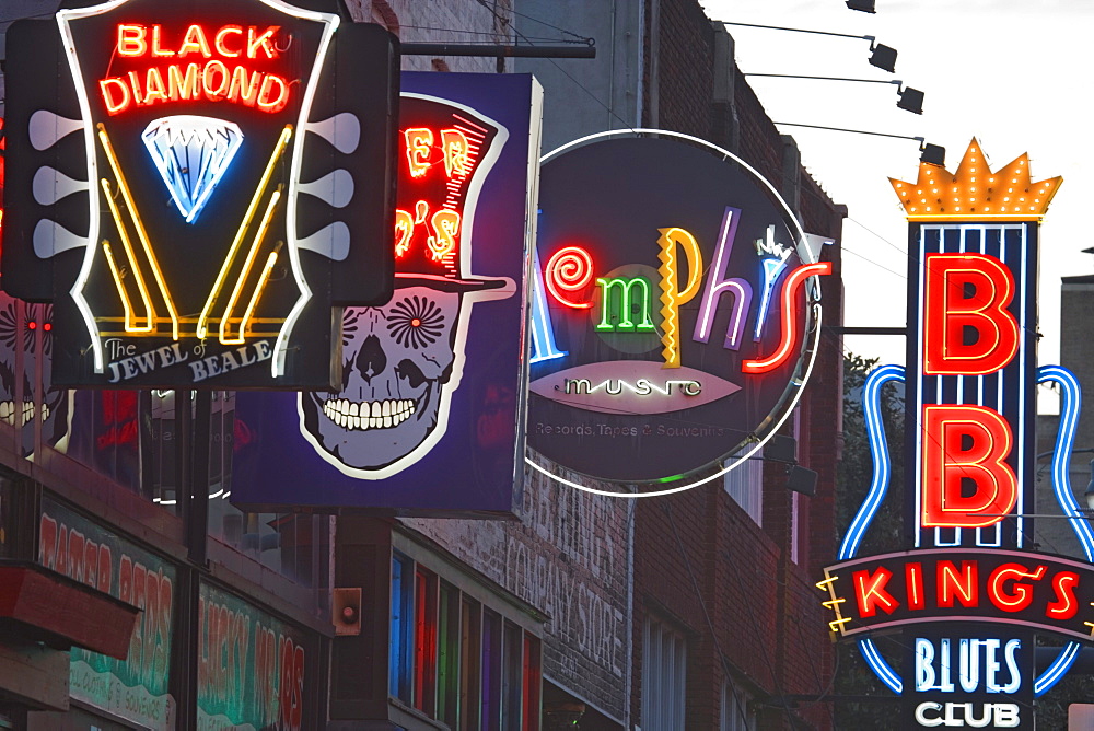 Blues clubs on Beale Street, Memphis, Tennessee, USA