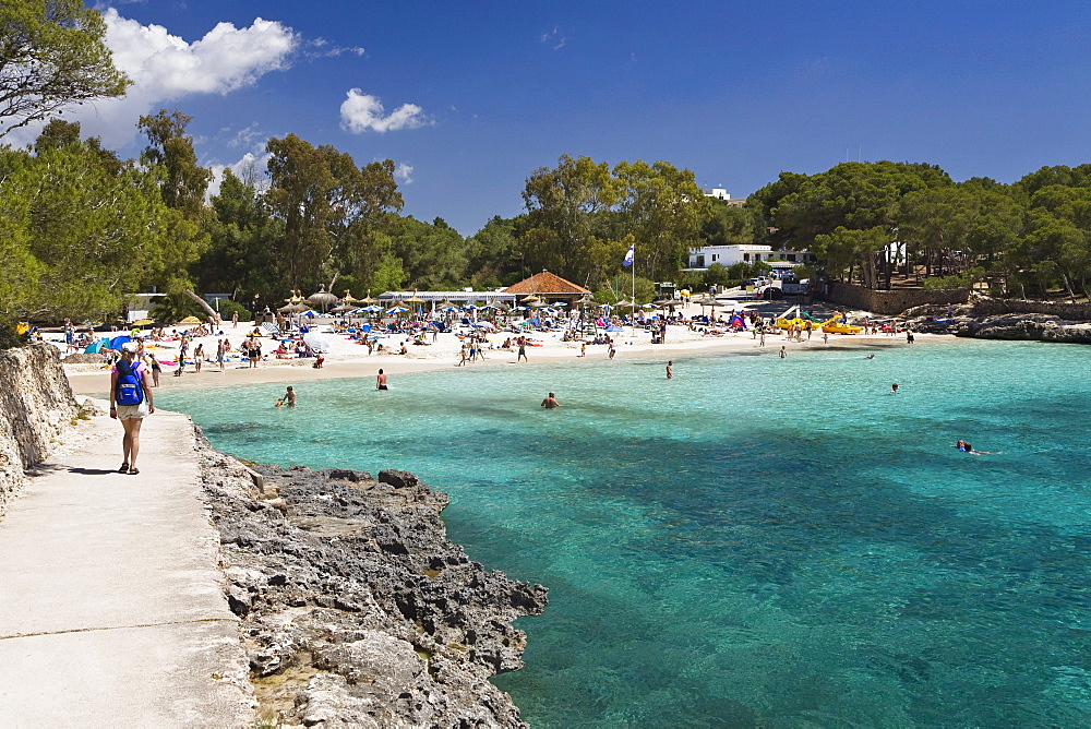 People on the beach in the bay calÃ› d'en Garrot, Cala MondragÃ›, Mallorca, Balearic Islands, Mediterranean Sea, Spain, Europe