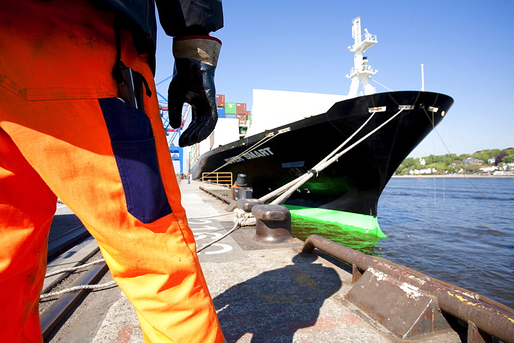 Line handler at container terminal, Port of Hamburg, Germany