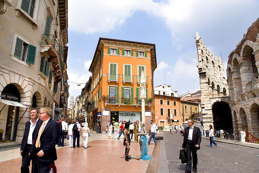 Piazza Bra, Via Mazzini, Verona, Veneto, Italy