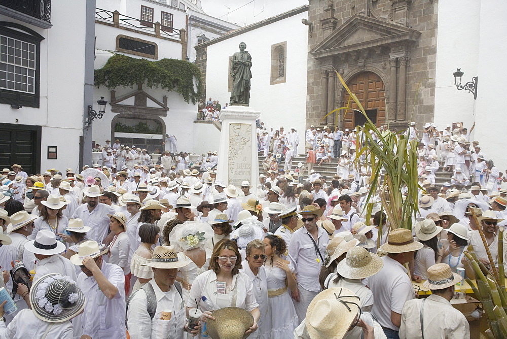 Talcum powder battle, local festival, revival of the homecoming for emigrants, Fiesta de los Indianos, Santa Cruz de La Palma, La Palma, Canary Islands, Spain, Europe