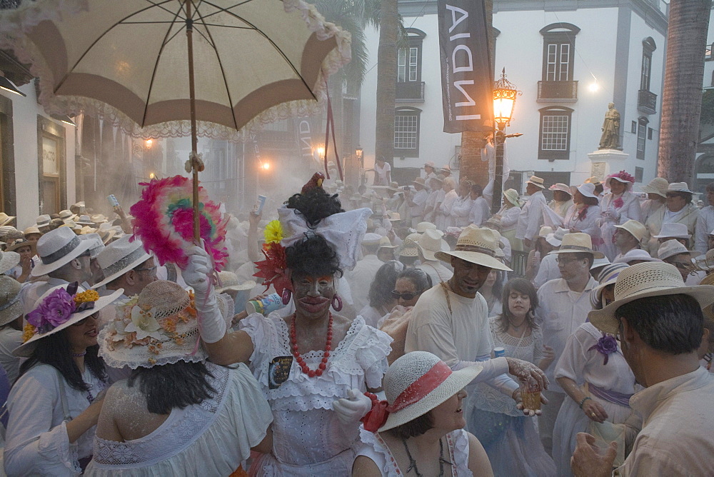 Talcum powder battle, local festival, revival of the homecoming for emigrants, Fiesta de los Indianos, Santa Cruz de La Palma, La Palma, Canary Islands, Spain, Europe