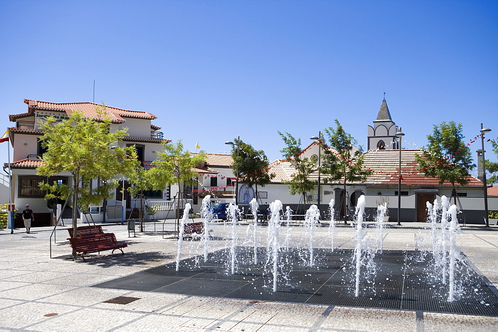 Fountain in the town square, Jardim do Mar, Madeira, Portugal