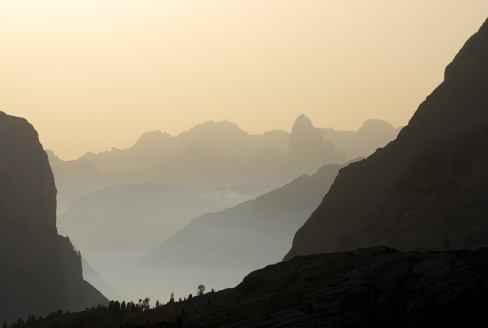 Silhouettes of Sexten Dolomites, Naturpark Fanes-Sennes-Prags, Dolomites, Trentino-Alto Adige/South Tyrol, Italy