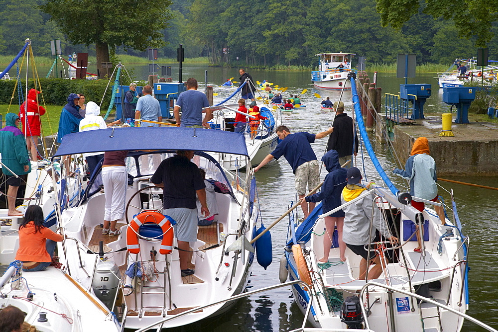 Guzianka Lock on Jez. Beldany (Lake Beldany), Mazurskie Pojezierze, Masuren, East Prussia, Poland, Europe