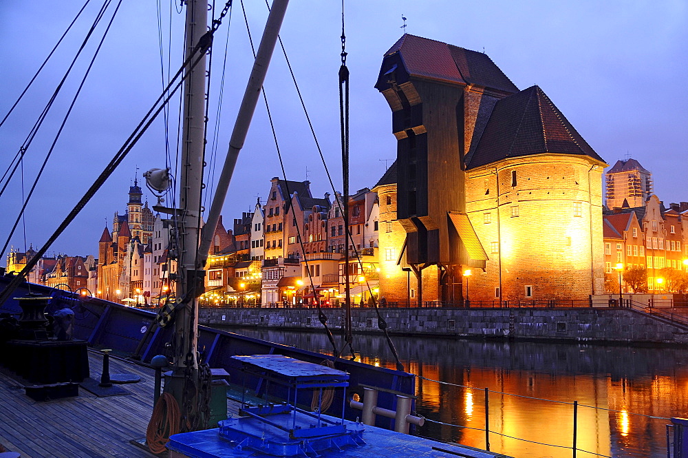 View from the Bleihof island to the Krangate in the evening, Rechtstadt, Gdansk, Poland, Europe