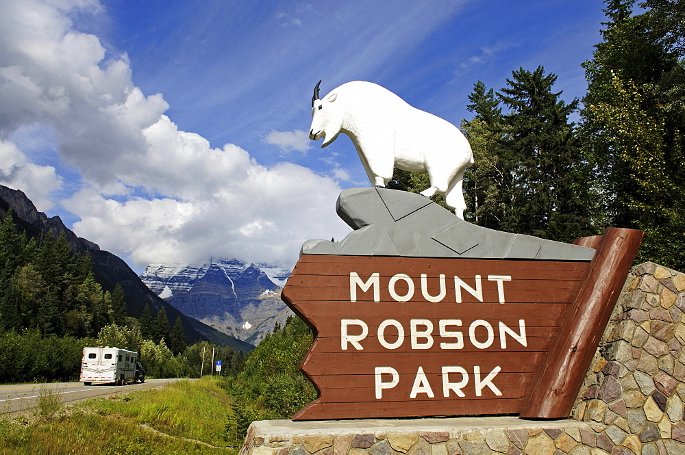 Camper, Mount Robson, Mount Robson Park, Alberta, Canada