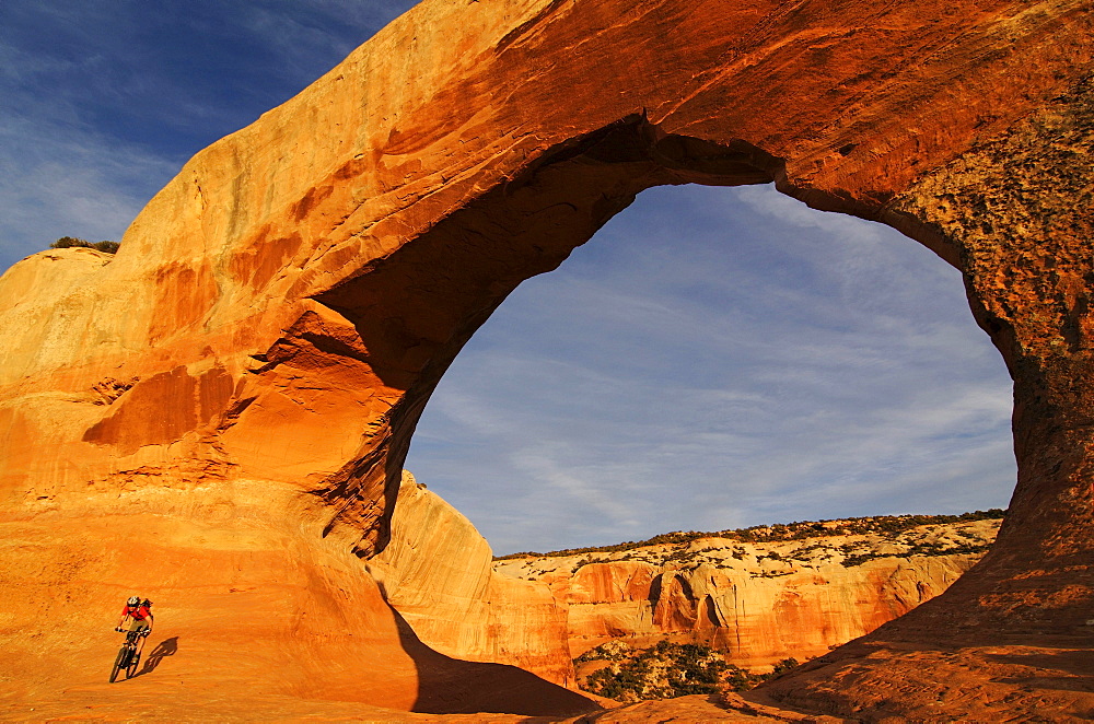 Mountain biker, Wilson Arch, Moab, Utah, USA